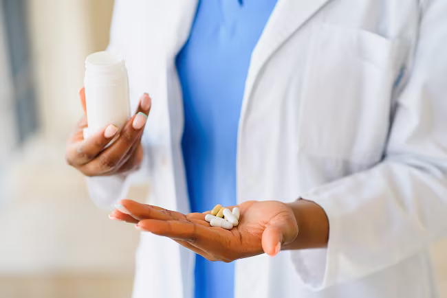 doctor-showing-pills